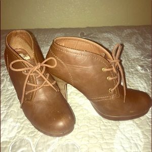 Brown/camel booties